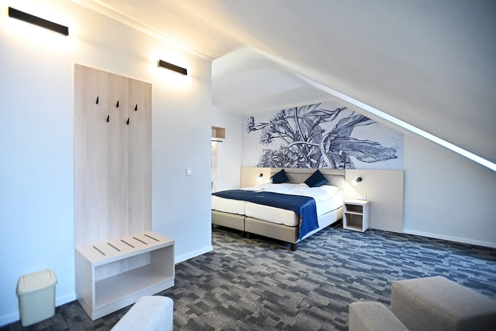 Comfort Triple Room, City View, Mezzanine