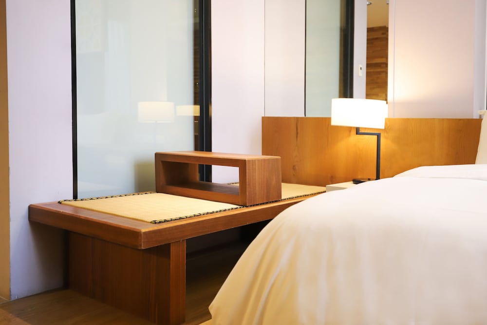 Standard Twin Room thumbnail 5