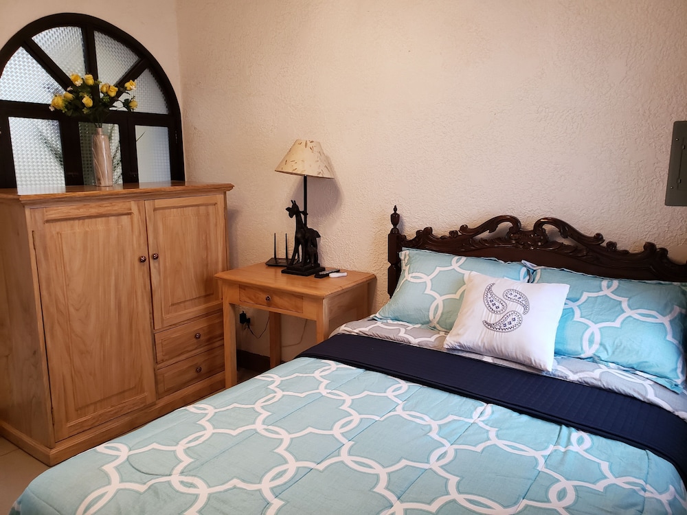 Comfort Room, 1 Queen Bed photo 3