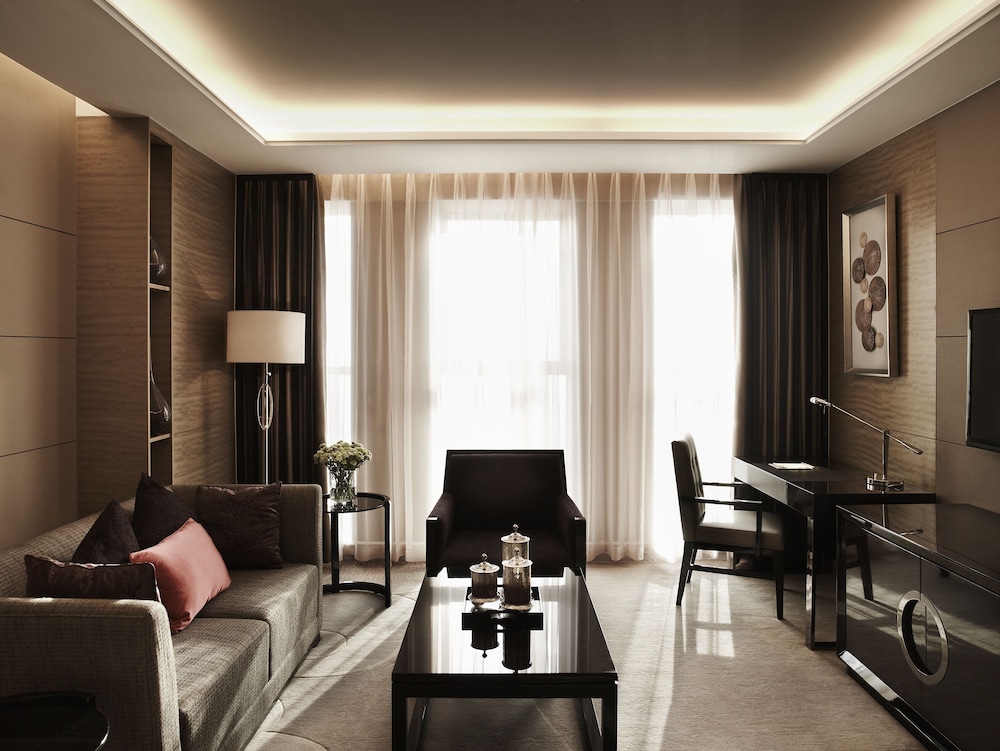 Superior Suite, 1 King Bed photo 2