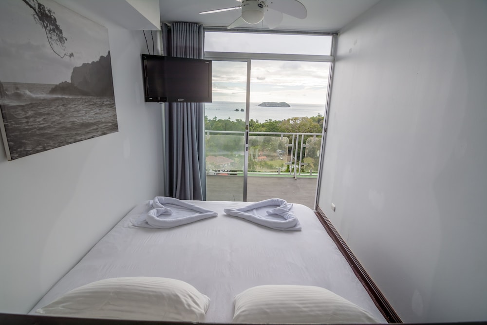 Panoramic Room, Bathtub, Ocean View