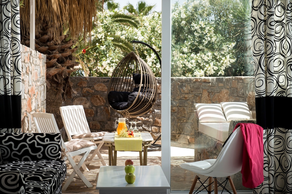 Two Bedroom Villa with Grand Terrace - Photo 4