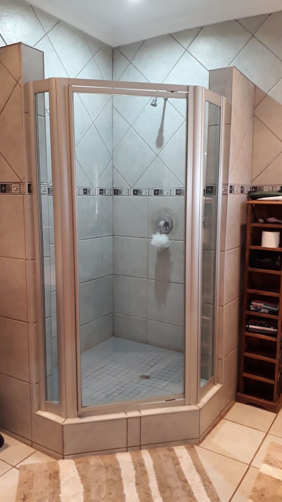 Luxury Room (with Private Balcony) photo 3