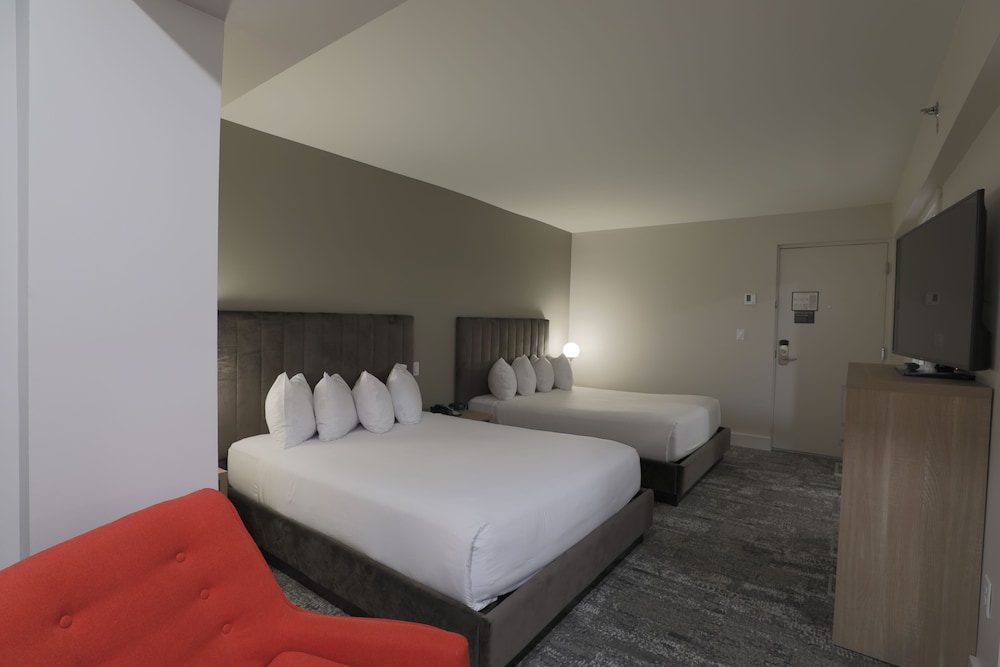 Standard Room, 2 Queen Beds, Lakeside photo 3
