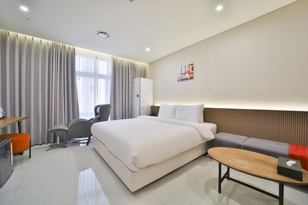 Executive Room - Photo 1