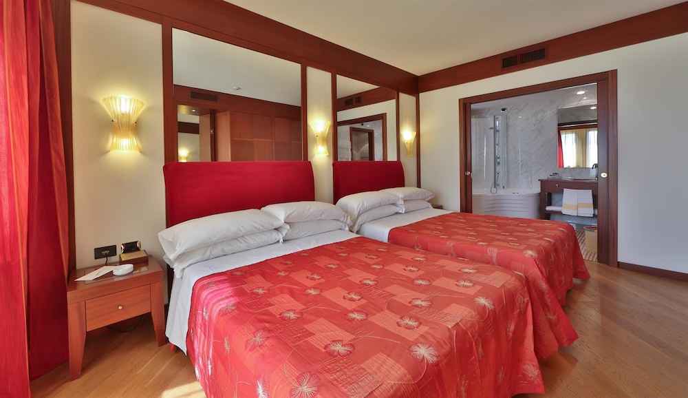 Executive Room, 1 Queen Bed - Photo 1