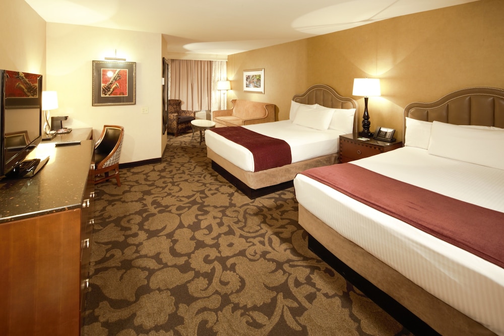 Deluxe Room, 2 Queen Beds, Non Smoking - Photo 1