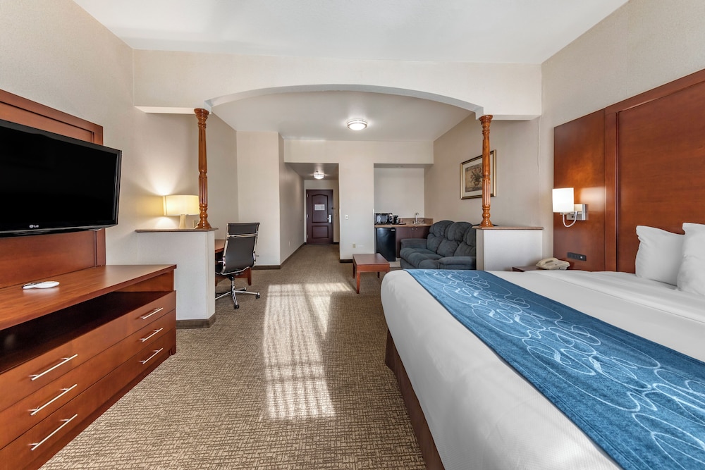 Suite, Large Room, Recliner Loveseat, Wetbar, Non Smoking photo 1