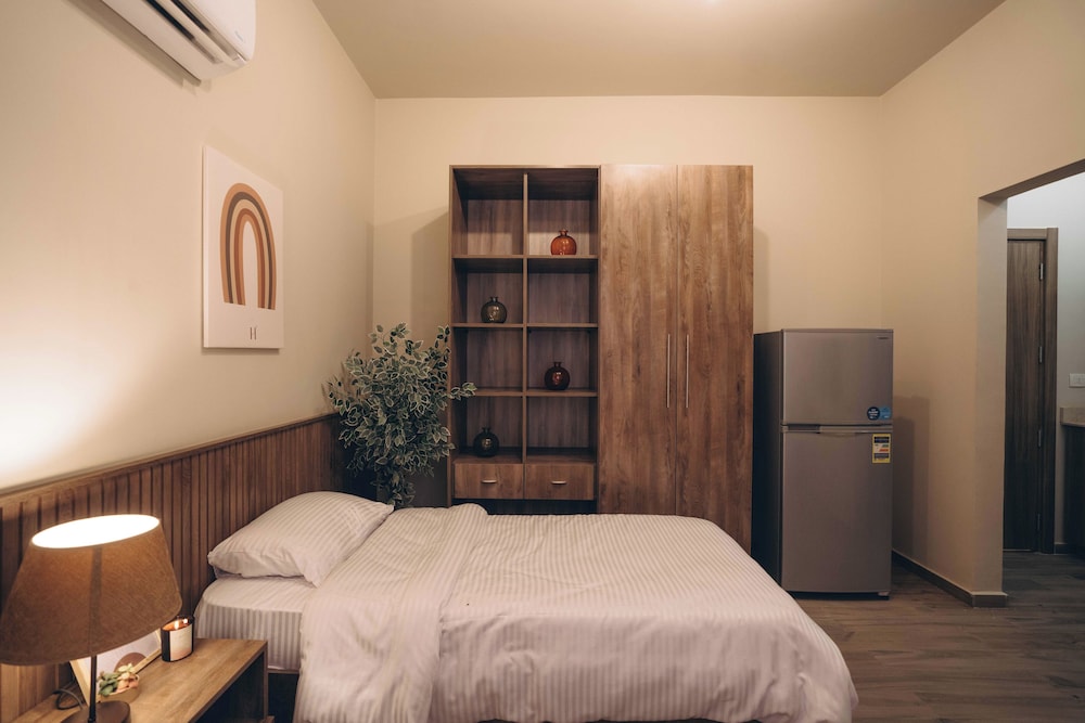 Deluxe Studio