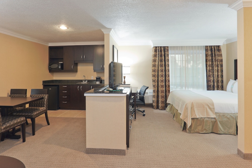 Suite, Multiple Beds - Photo 1