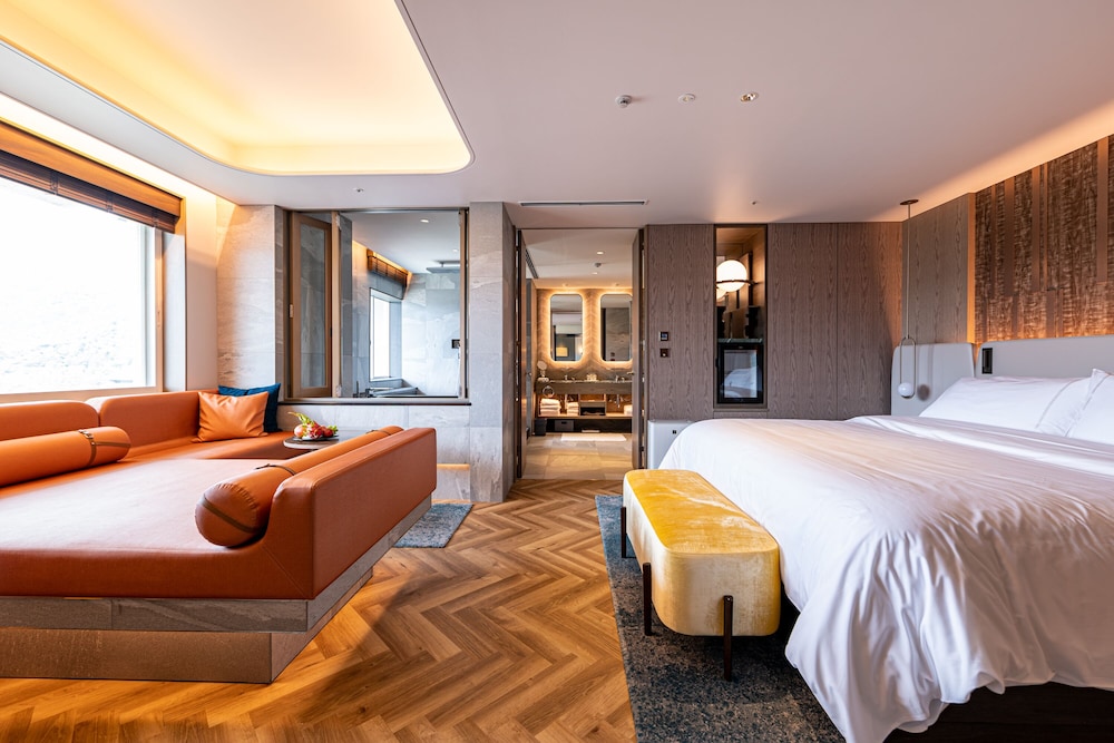 Club Suite, 1 King Bed (View) - Photo 10