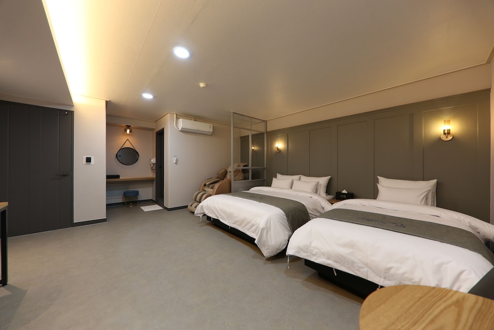 Suite (Massage Chair) - Photo 4