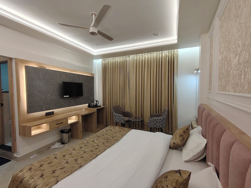 Deluxe Double Room, City View