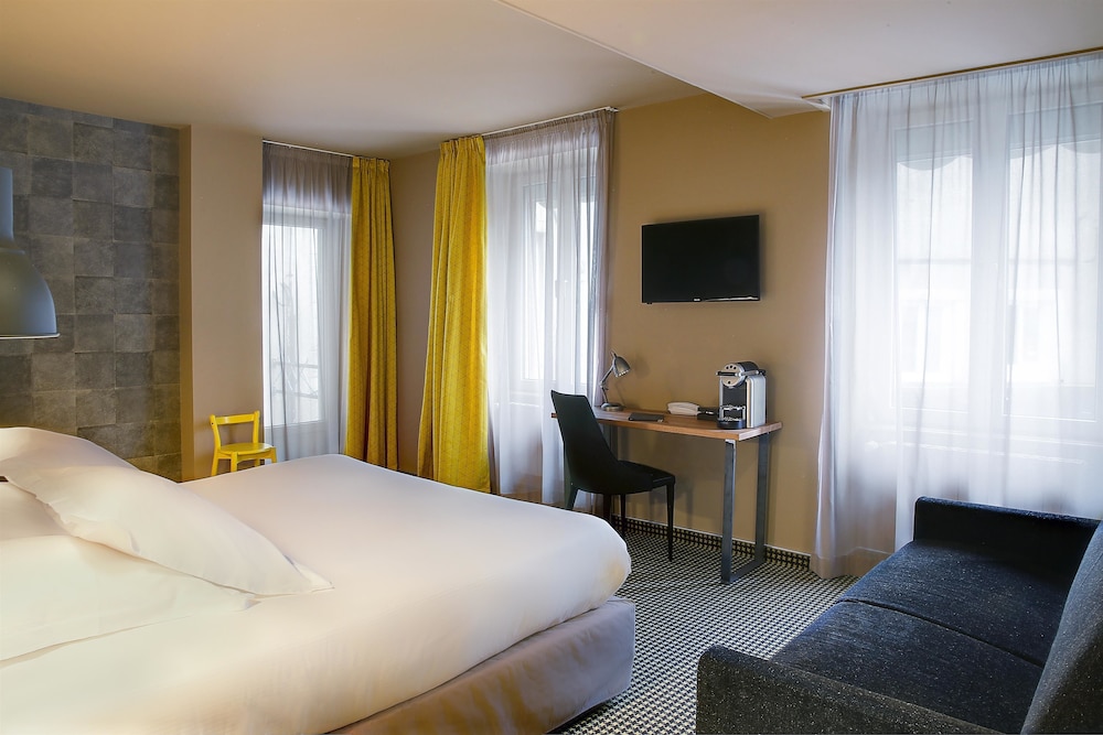 Superior Room, 1 King Bed, Non Smoking (Twin bed on request) - Photo 1
