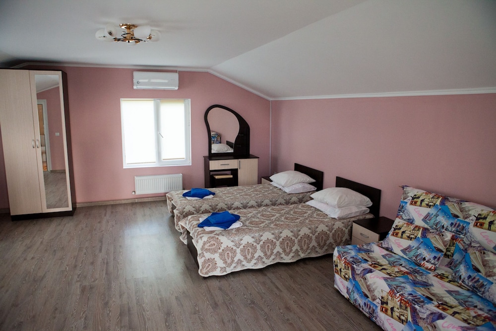 Standard Triple Room (Cottage #8) photo 1