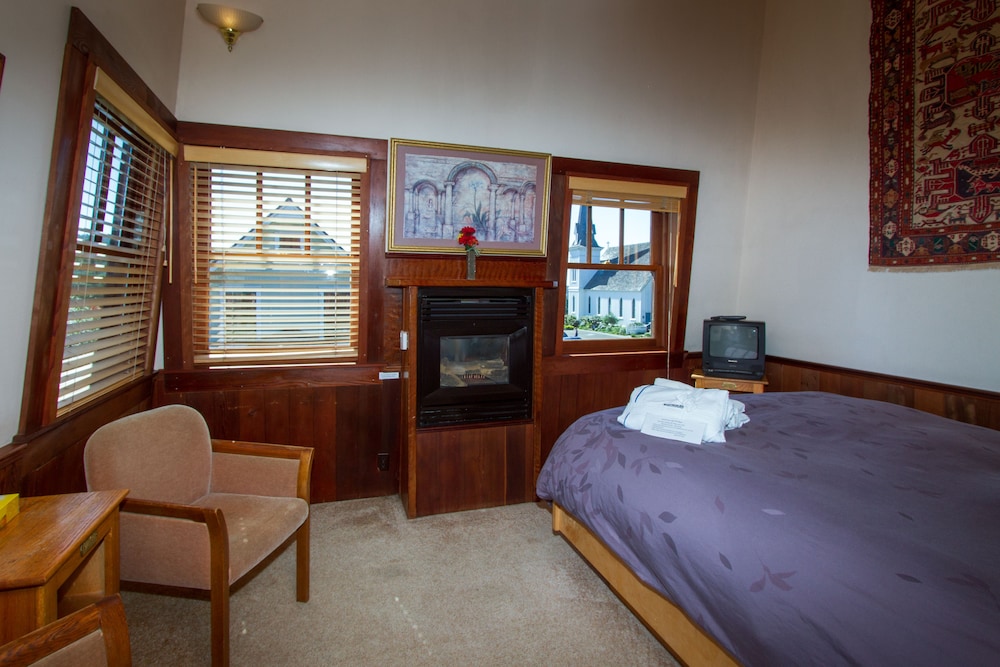 Panoramic Suite, Fireplace, City View (Redwood Tower) photo 2