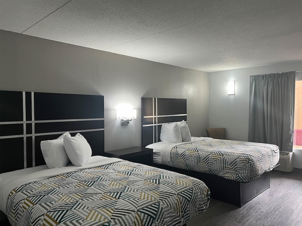 Deluxe Room, 2 Queen Beds, Non Smoking, Refrigerator & Microwave - Photo 4