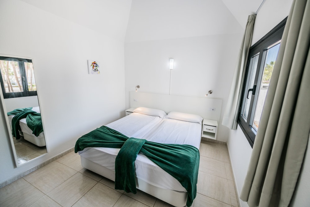 Deluxe Apartment, 2 Bedrooms, Sea View photo 2