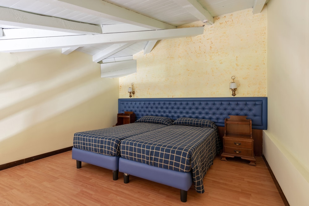 Standard Quadruple Room (Mezzanine) photo 1