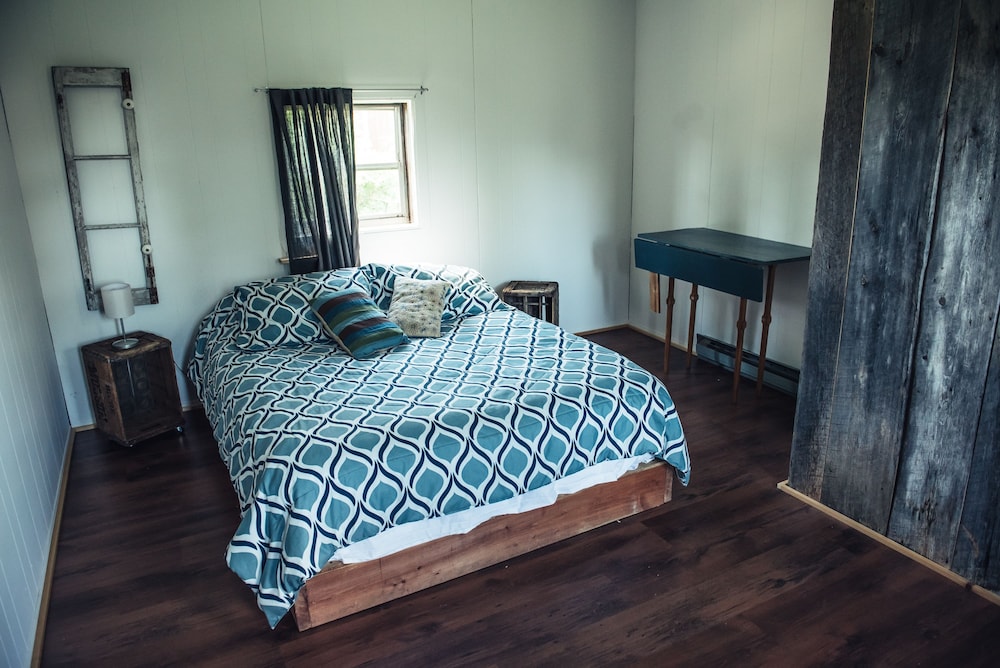 Standard Room, 1 Queen Bed photo 3