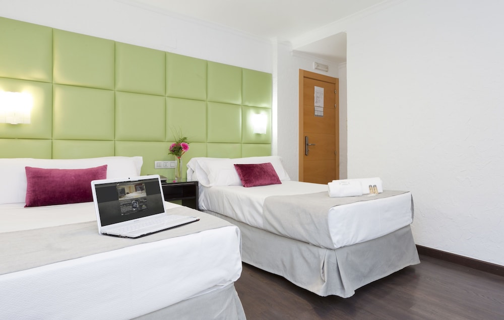 Standard Double or Twin Room - Photo 2