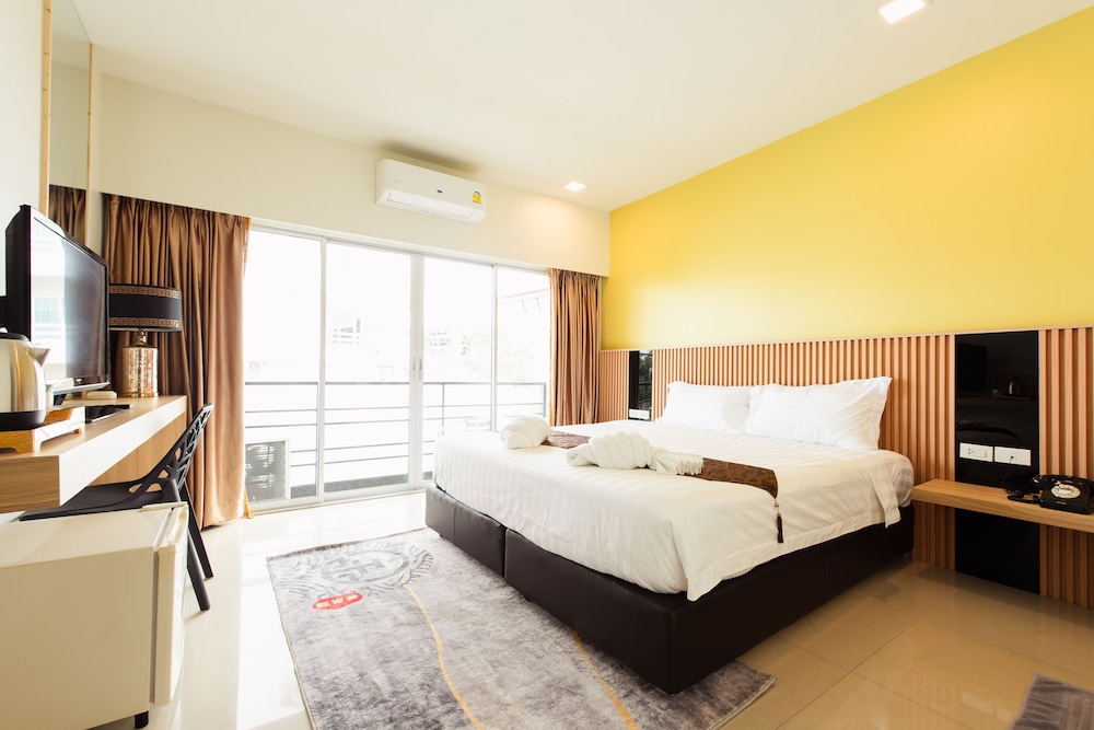 Deluxe Room, Balcony (Non-smoking) - Photo 1