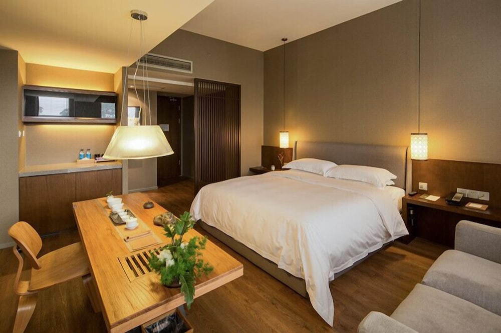 Deluxe King Room photo 1
