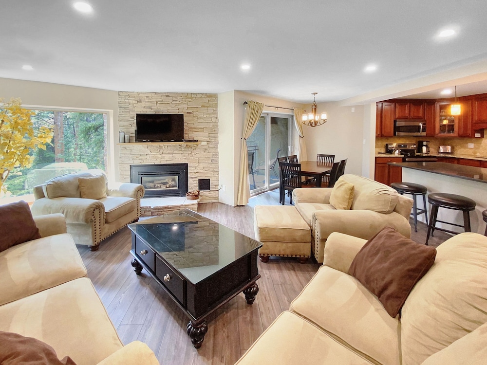 Condo, 2 Bedrooms