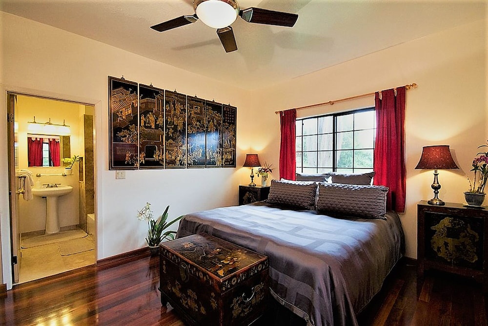 Standard Double Room, 1 King Bed, Ground Floor (Orchid) photo 1