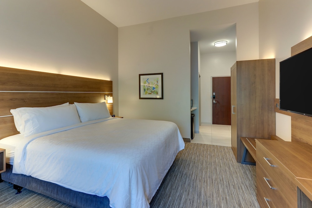 Suite, 1 King Bed, Accessible (Communication) - Photo 1