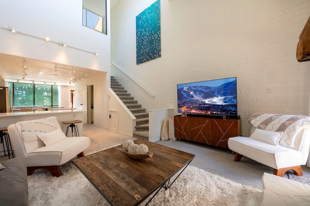 Condo, 2 Bedrooms