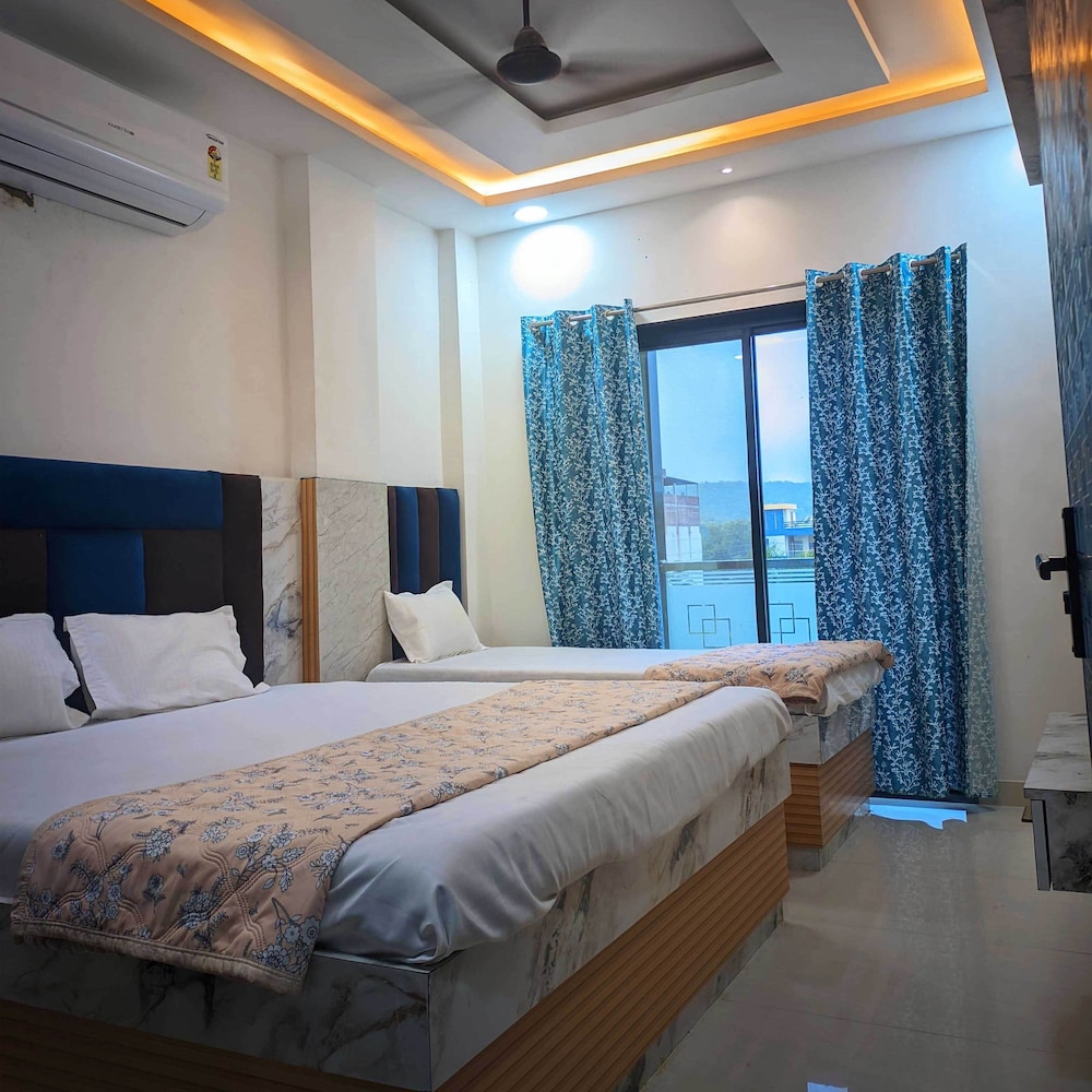 Deluxe Triple Room, City View photo 3