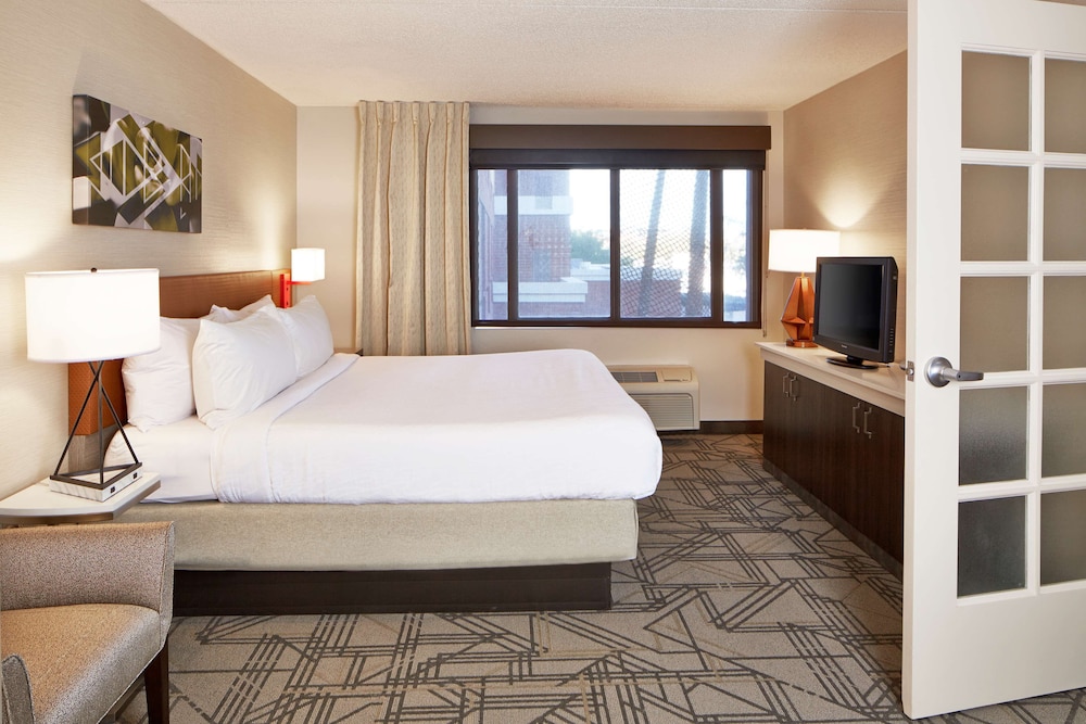 Premium Suite, 1 King Bed - Photo 5