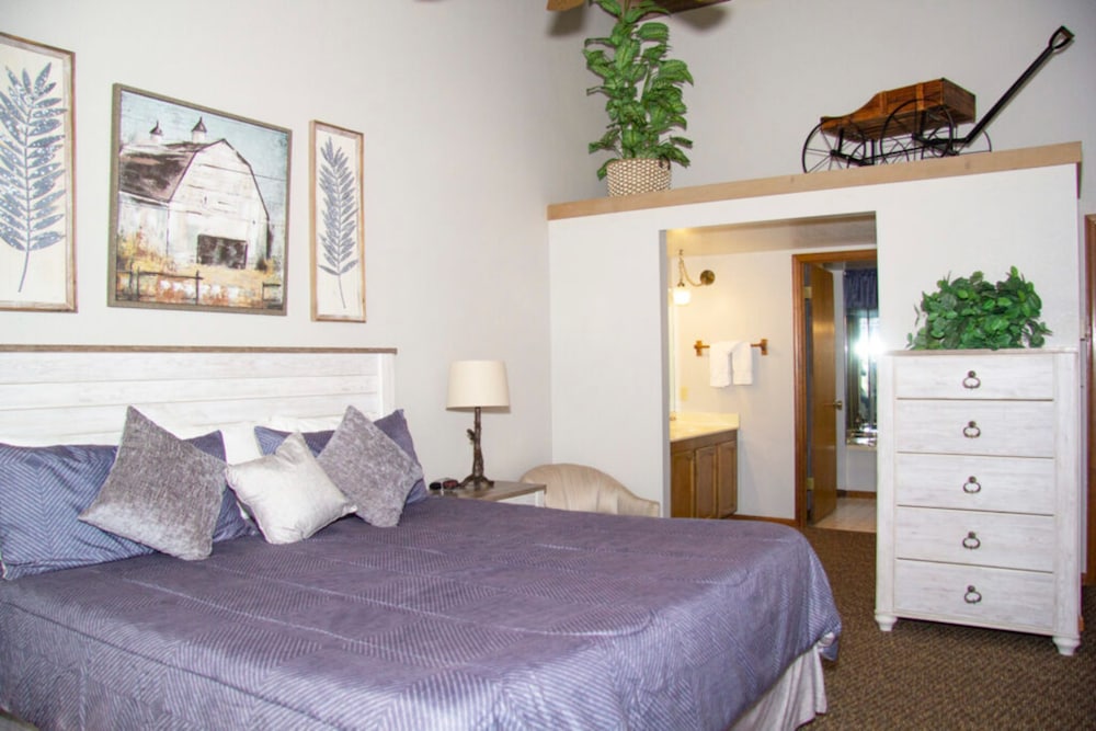 Signature House, 2 Bedrooms, Fireplace photo 3