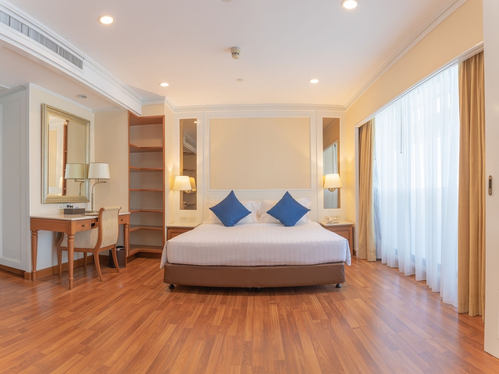 One-bedroom suite photo 1