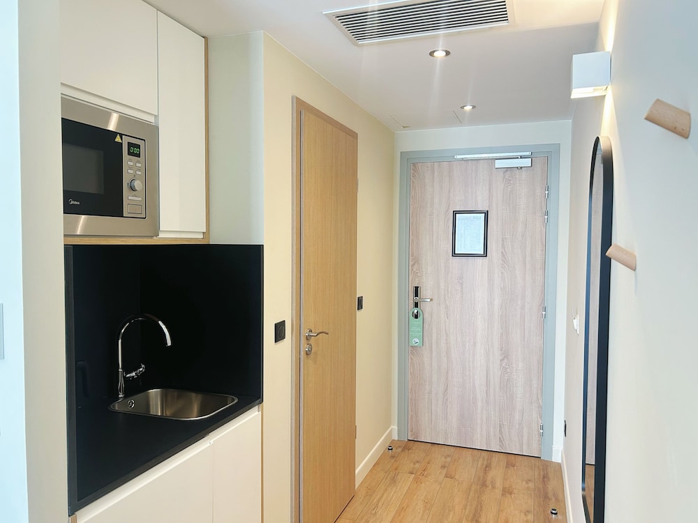 Standard Room, 2 Twin Beds, City View - Photo 3