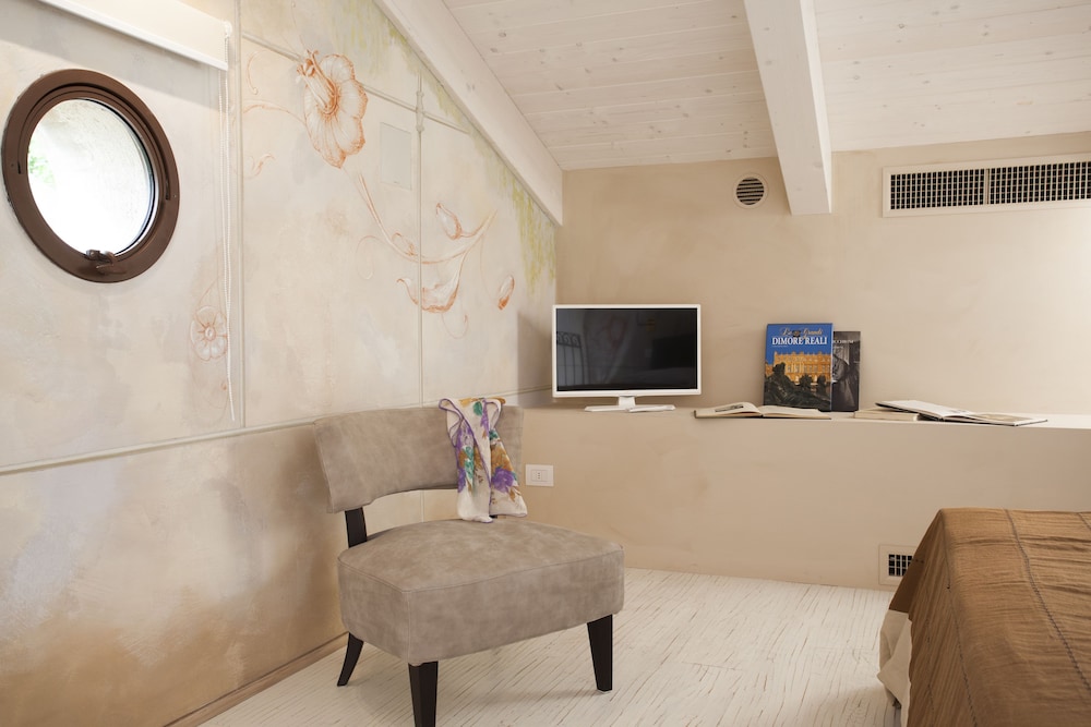 Junior Suite, 1 Bedroom, Balcony, Annex Building photo 1