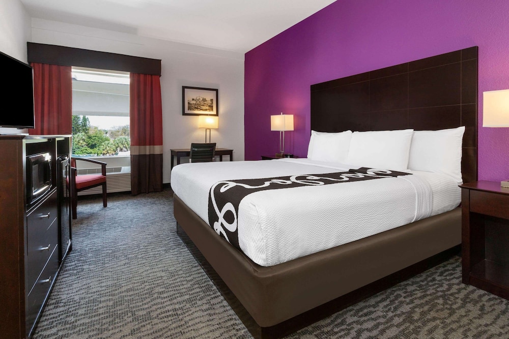 Room, 1 Queen Bed, Non Smoking - Photo 3