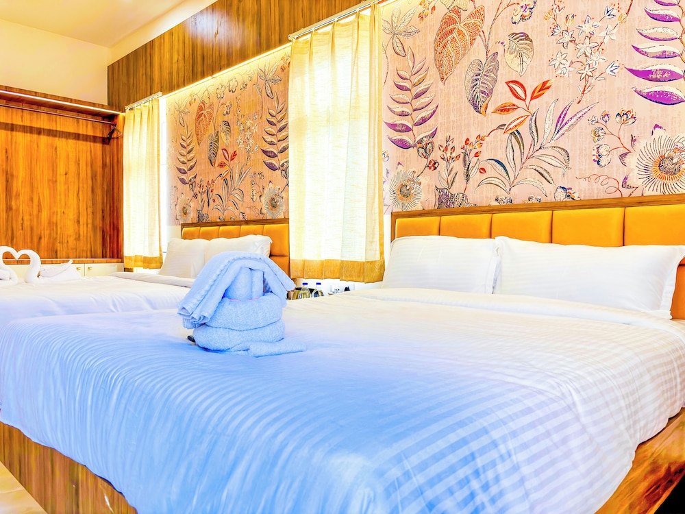Quadruple Room, City View photo 3