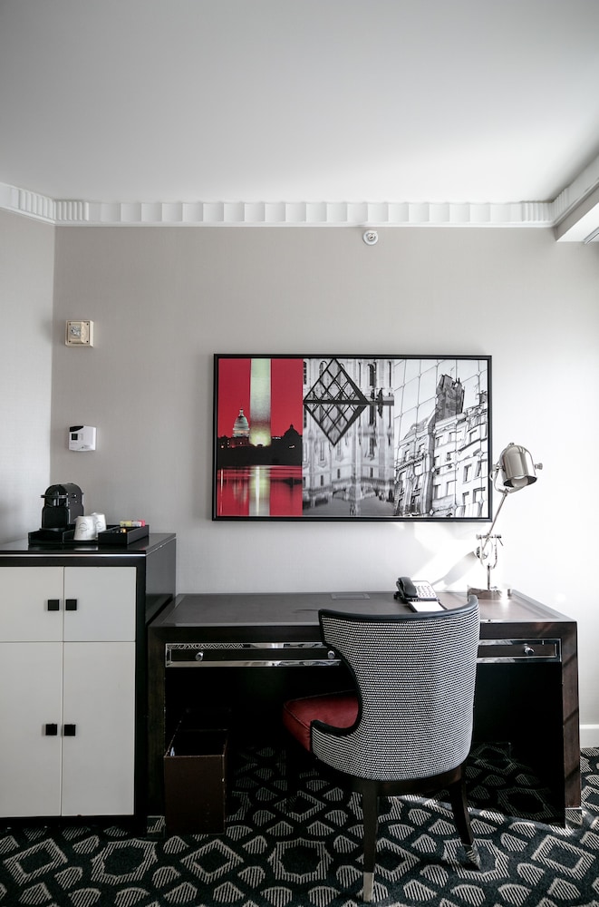 Junior Suite, 1 King Bed (Mobility Accessible ) - Photo 6