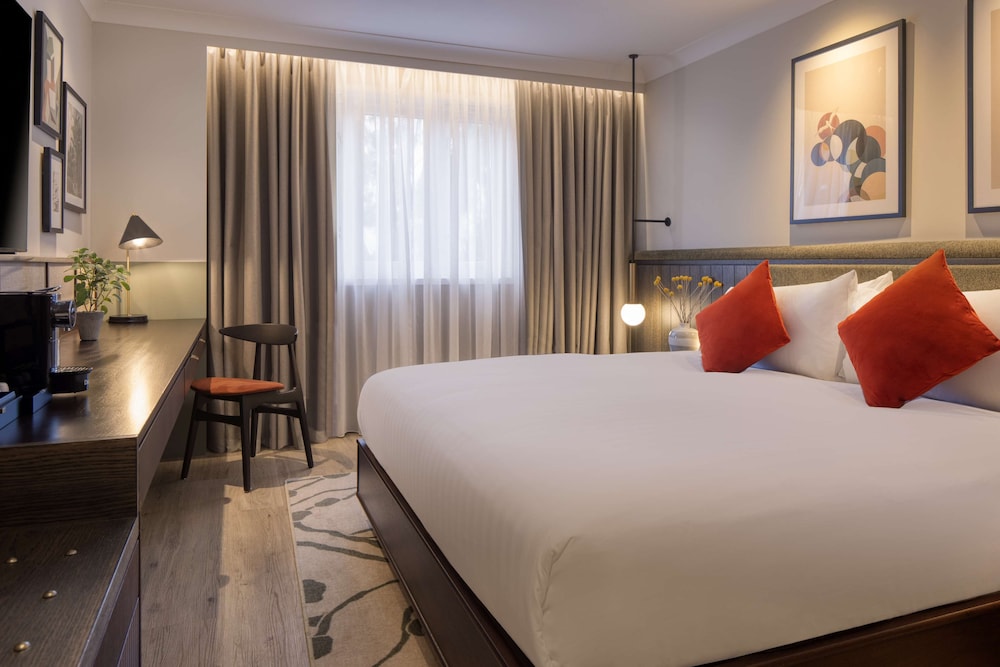 Deluxe Room, 1 King Bed - Photo 5