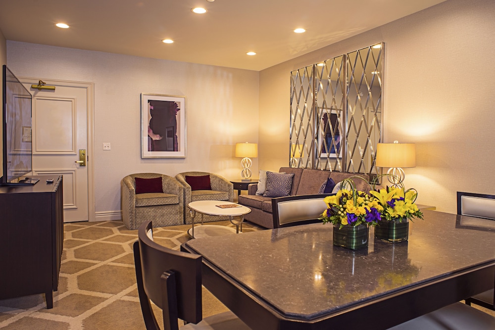 Suite, 1 King Bed, Non Smoking - Photo 4