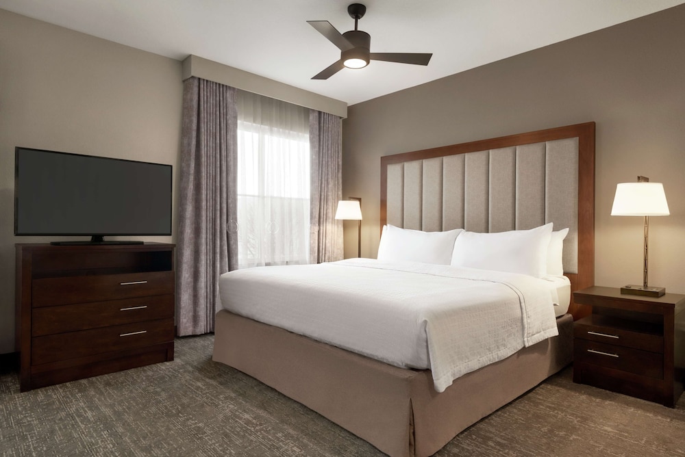Suite, 1 King Bed, Non Smoking - Photo 2