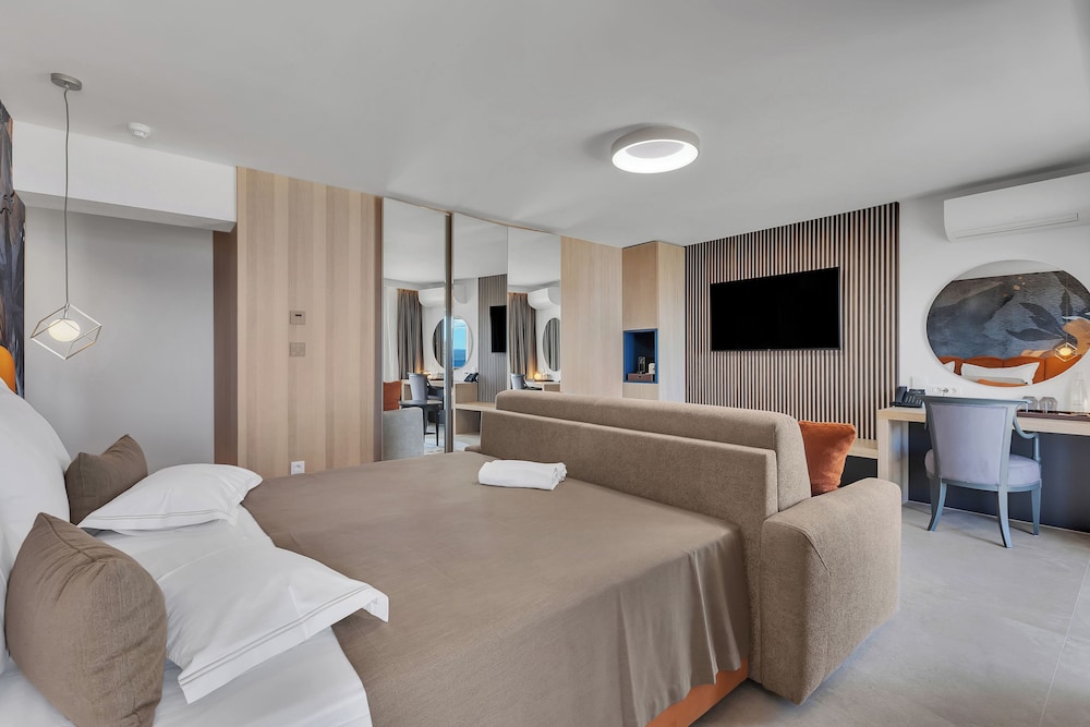 Superior Double Room, Sea View - Photo 3