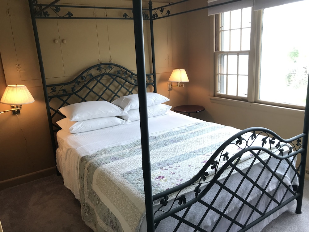 Room 8 photo 1