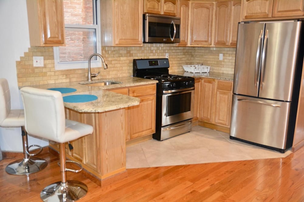 Deluxe 3 Bedroom Apartment (6 Guest) photo 2