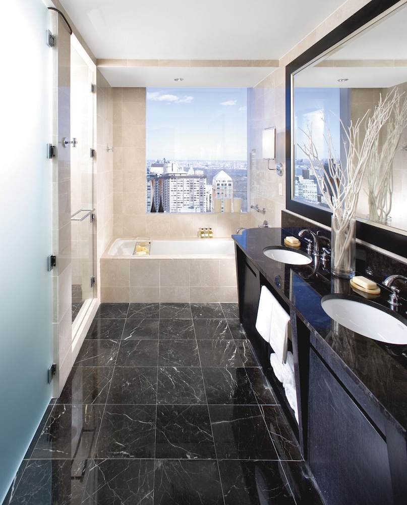 Suite (New York Skyline) thumbnail 5