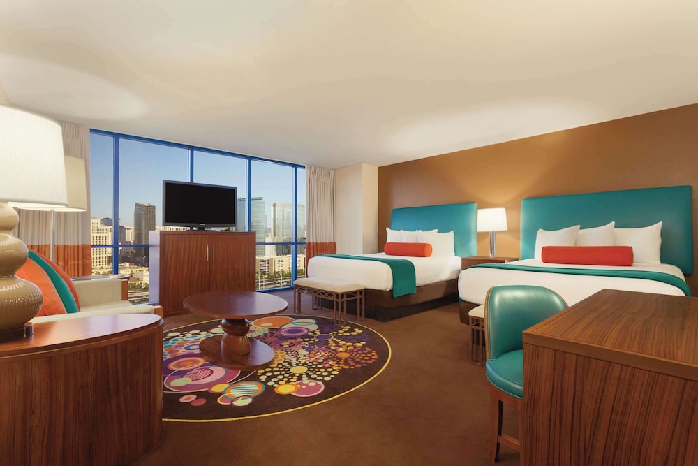 Room, 2 Queen Beds - Photo 4