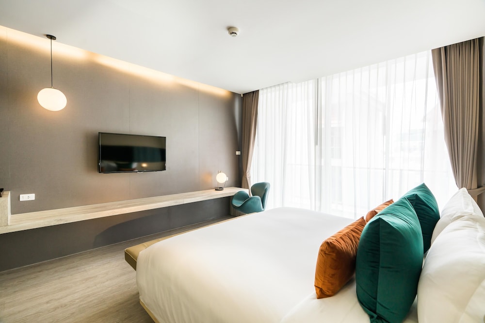Deluxe Room - Photo 12