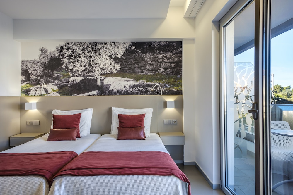Premium Twin Room, Balcony, City View photo 3